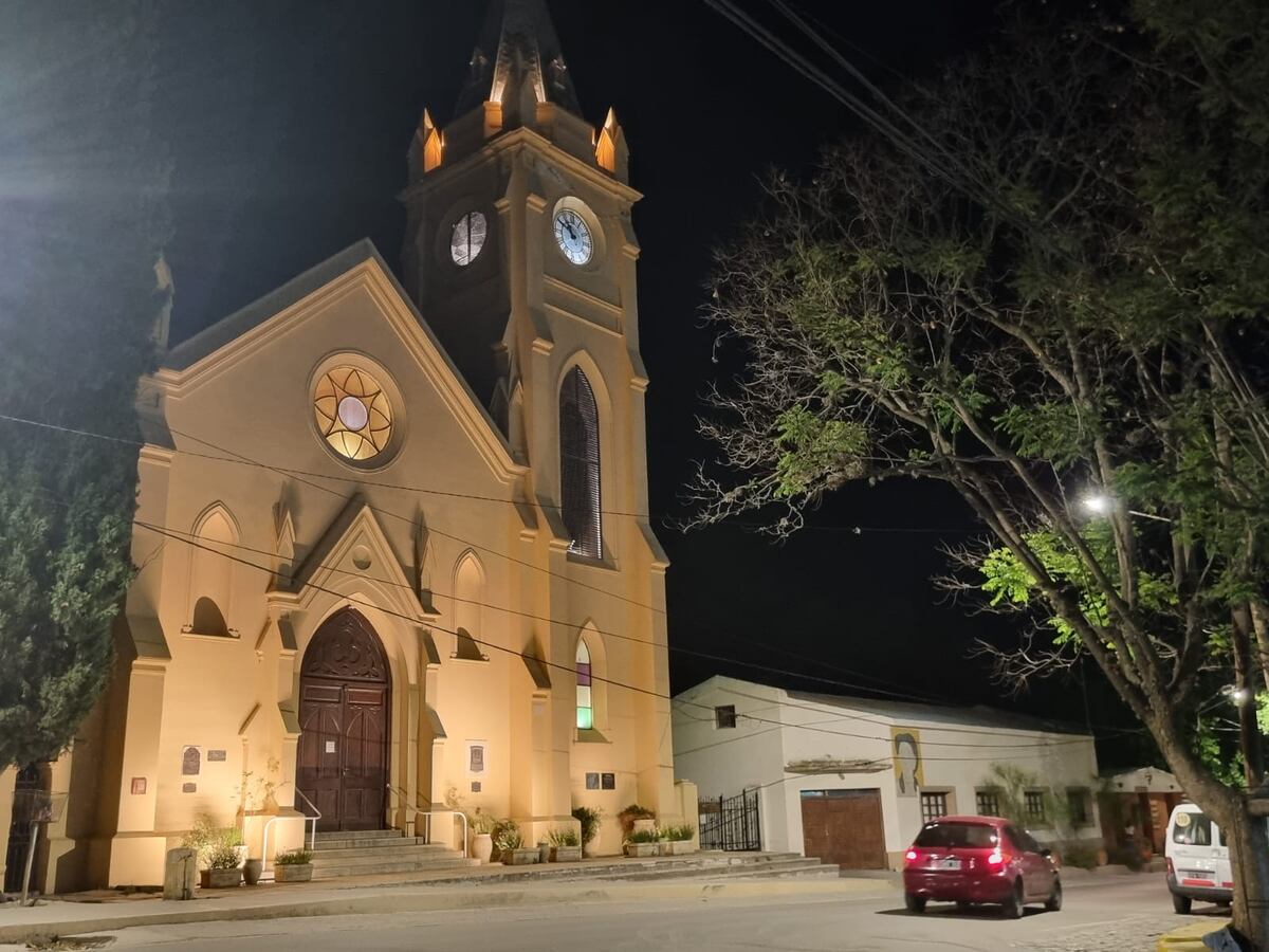 La iglesia en la plaza, un ícono de San Javier-Yacanto.
