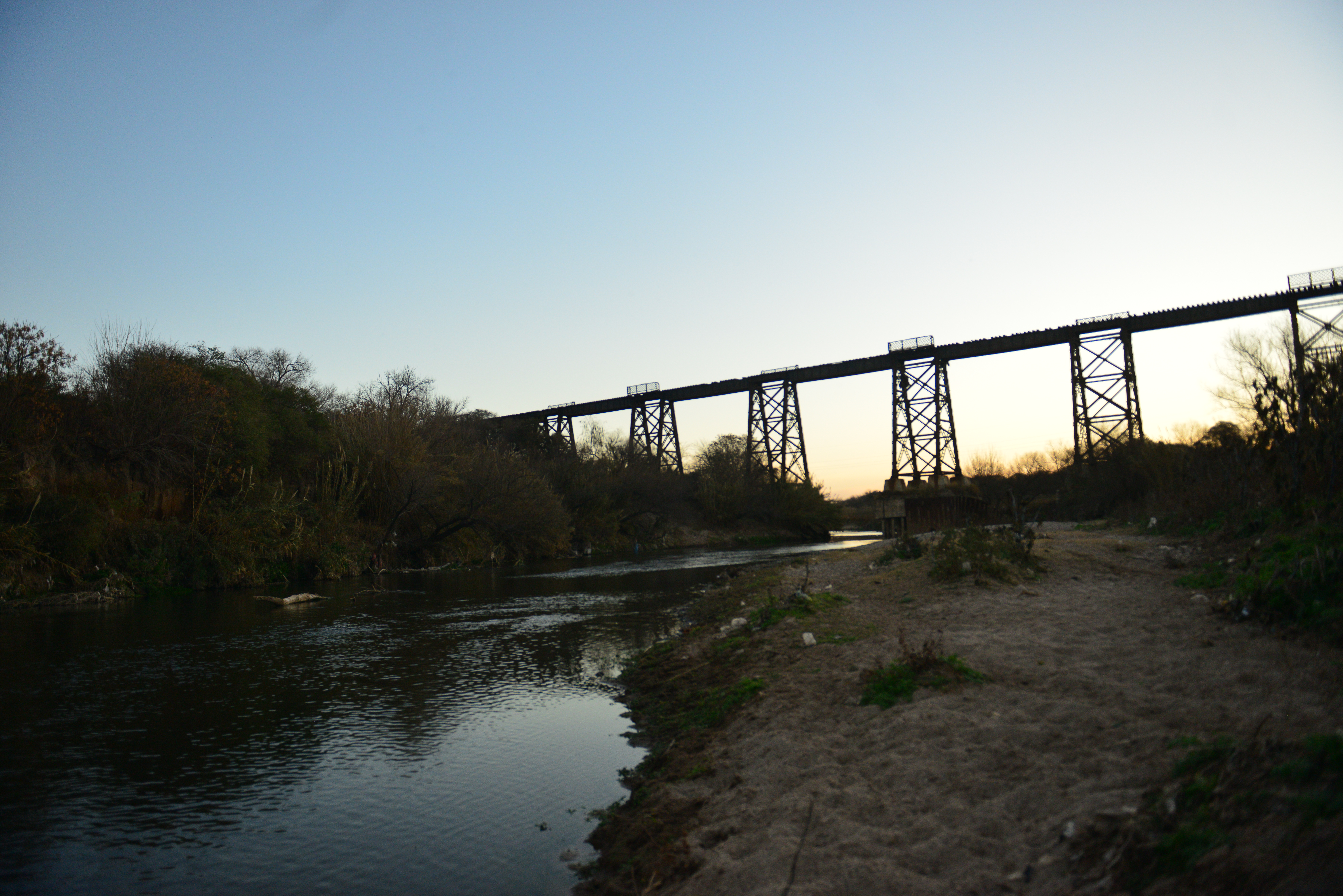 El puente Negro en la zona de Chacra de la Merced en donde se encontró un cadáver en una bolsa