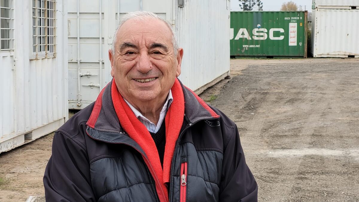 José Luis Sivieri, en su empresa de módulos habitables en Colonia Caroya (La Voz)