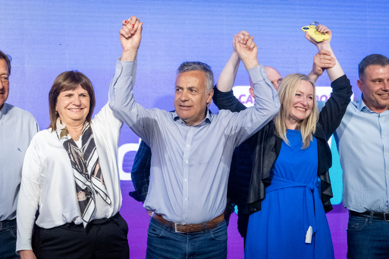 Búnker Cambia Mendoza
El frente Cambia Mendoza vive un clima de optimismo, Alfredo Cornejo es el gobernador electo y Hebe Casado la vicegobernadora, le sacaron mas 10 puntos a Omar De March.i
Patricia Billrich
Foto: Ignacio Blanco / Los Andes