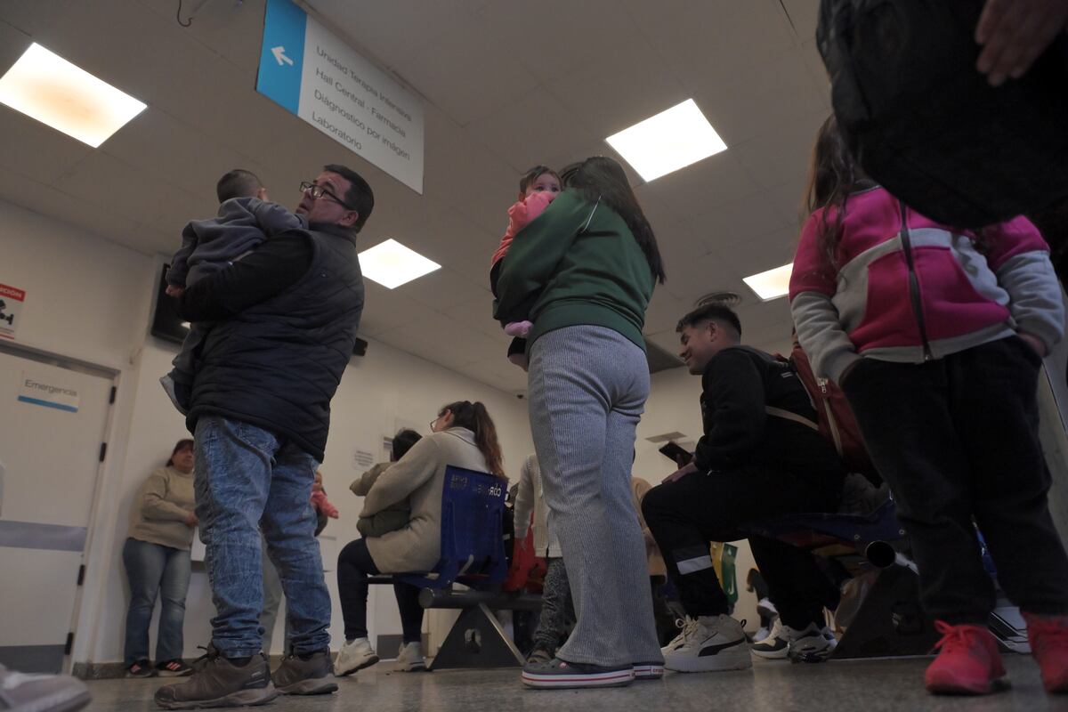 La guardia del Hospital de Niños está colapsada por la cantidad de consultas debido a la proliferación de enfermedades respiratorias. (Javier Ferreyra / La Voz)