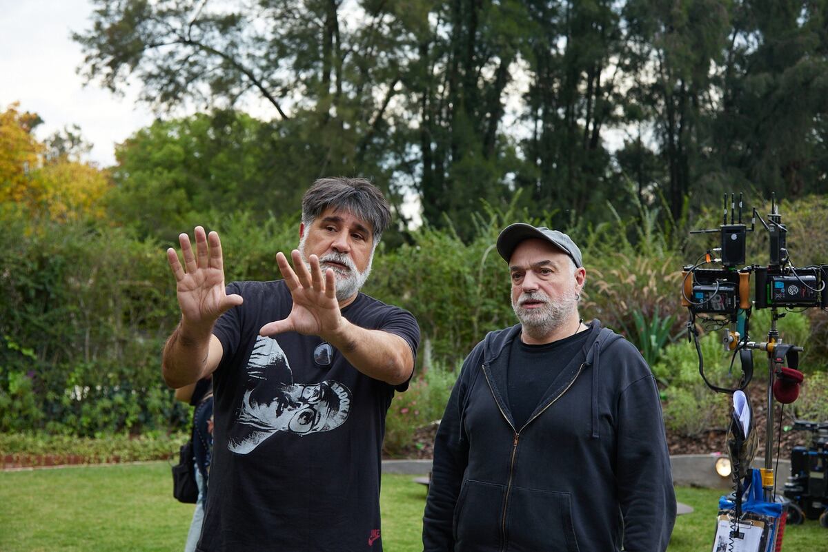 El director argentino Daniel Barone estuvo a cargo de la octava temporada de "Élite", la primera y segunda de "El fin del amor", la primera de "Olympo" y ahora está rodando la tercera de "Envidiosa" (Gentileza Prensa Tommy Pashkus Agencia)