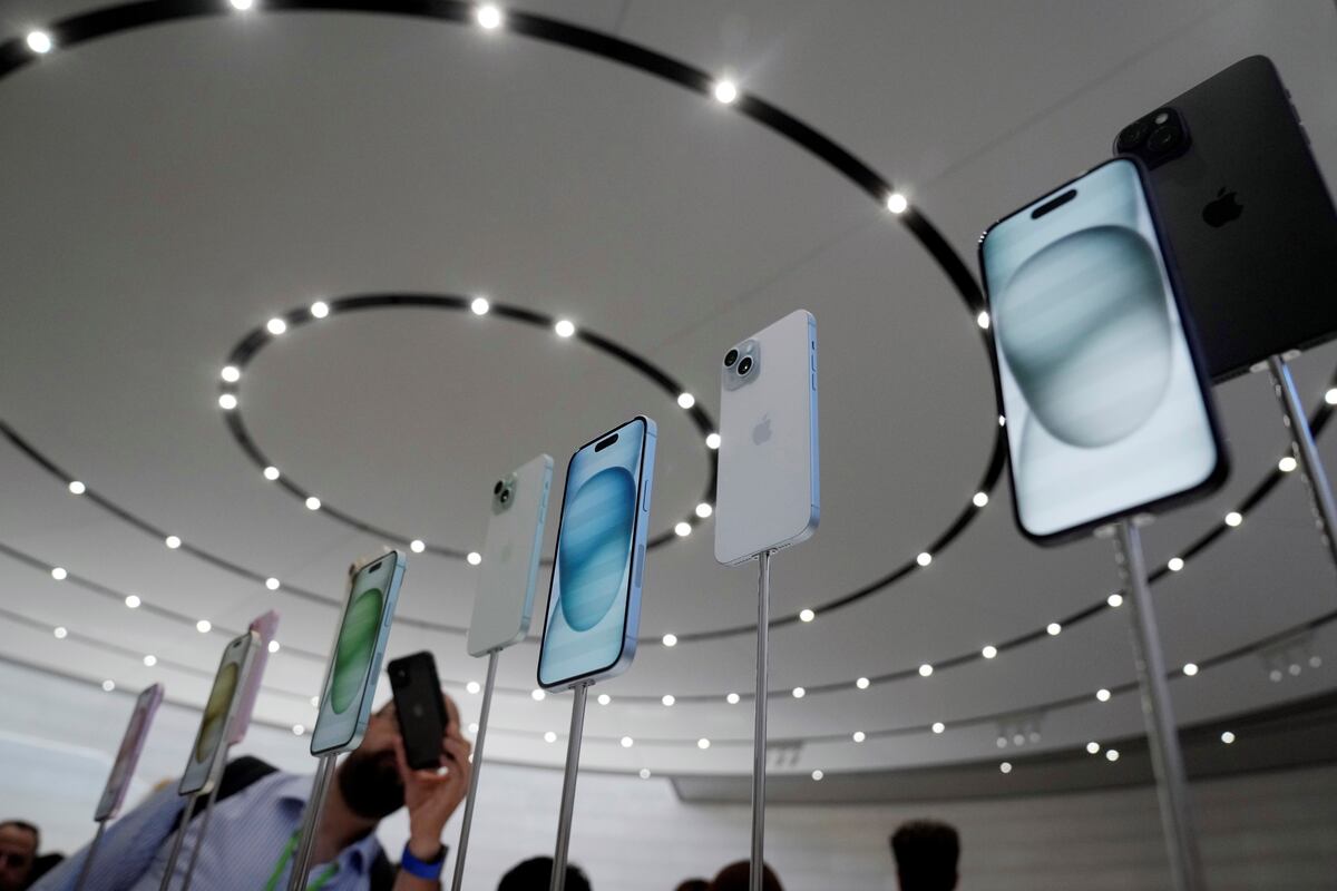 El lanzamiento de Apple y su iPhone 15 en sus diferentes versiones. (AP)