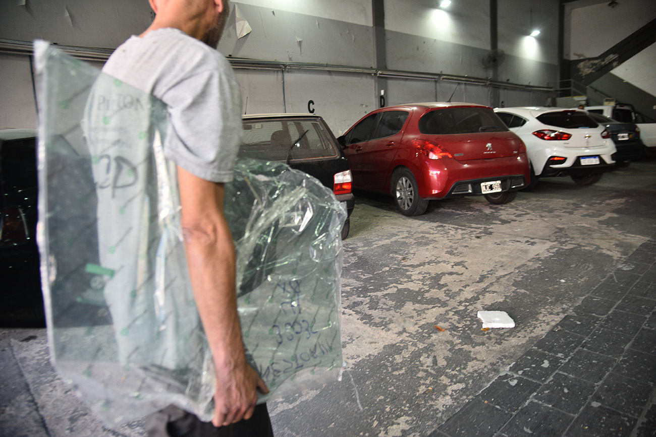 Incremento de las roturas de lunetas y vidrios de autos con la finalidad de robos. Foto: (Pedro Castillo / La Voz)