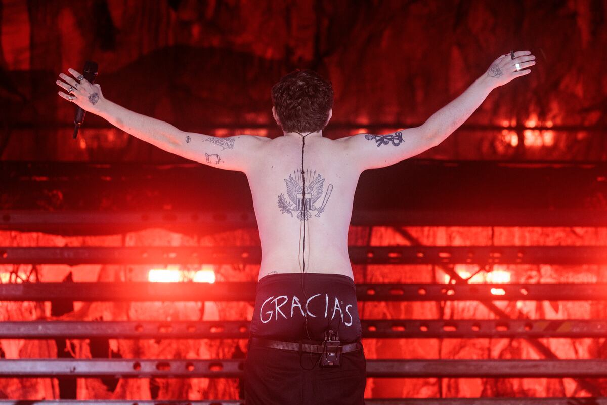 Dillom cerró su show con un "Gracias" en su trasero (Foto: Guido Adler)