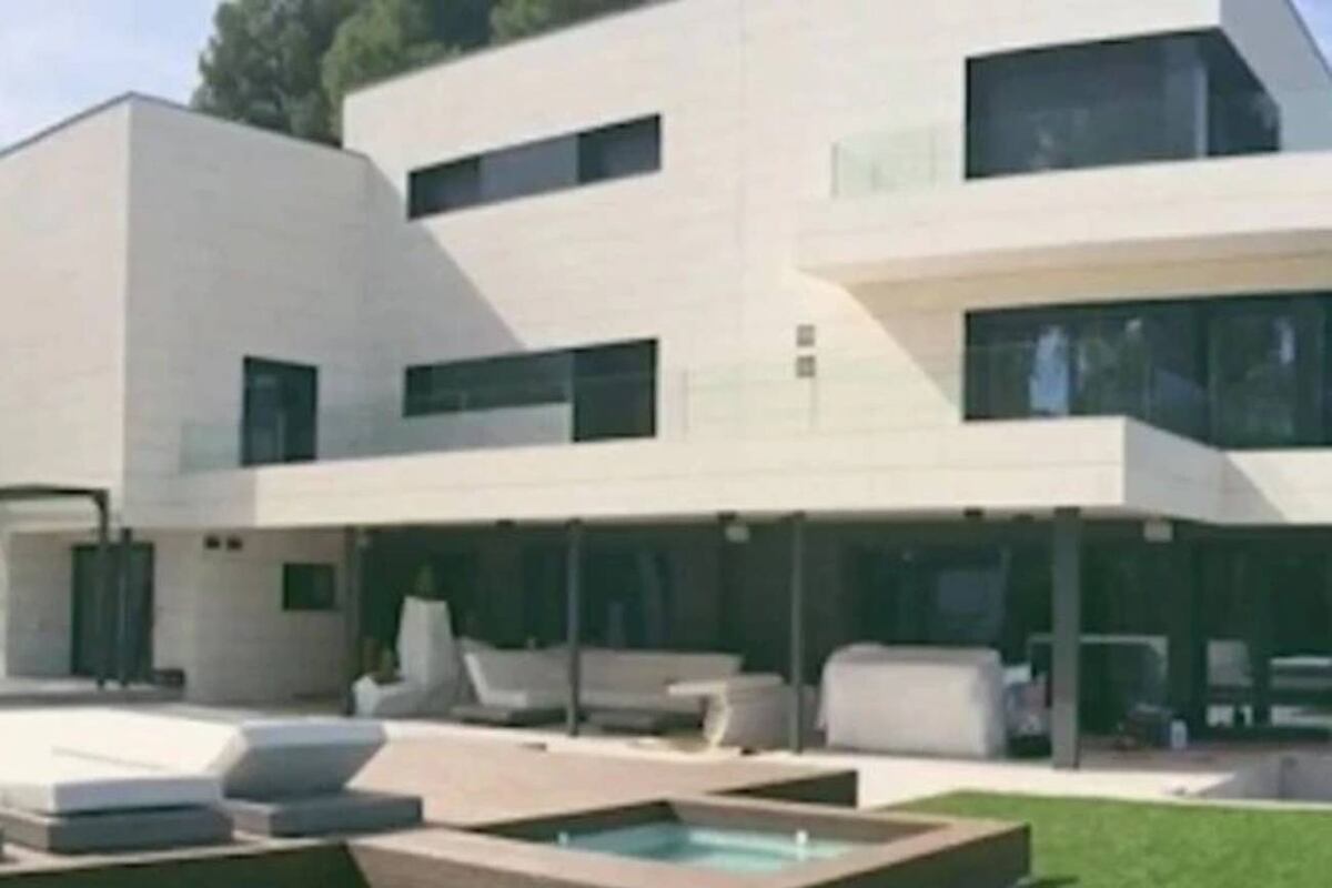 El matrimonio Messi-Roccuzzo todavía construyen una megamansión en su ciudad natal, Rosario. (Internet)