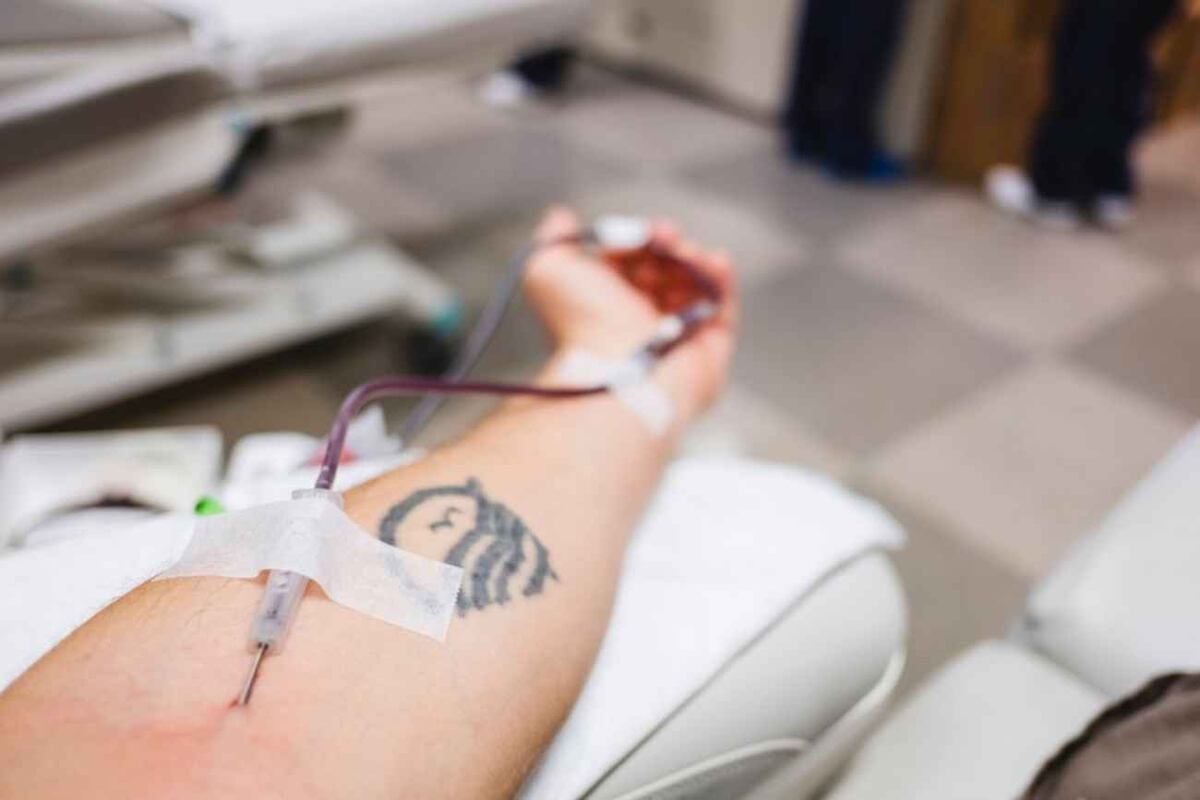 ¿Tenés un tatuaje o un piercing reciente? Este es el tiempo exacto que debes esperar antes de donar sangre (y por qué). Europa Press