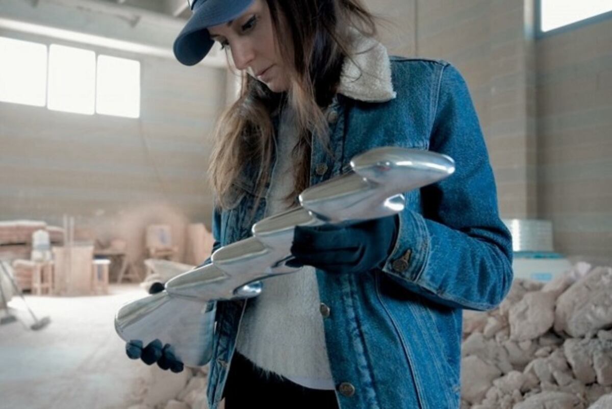 Alice Ronchi, la artista del trofeo del Gran Premio Emilia Romagna de Fórmula Uno. (Pirelli)