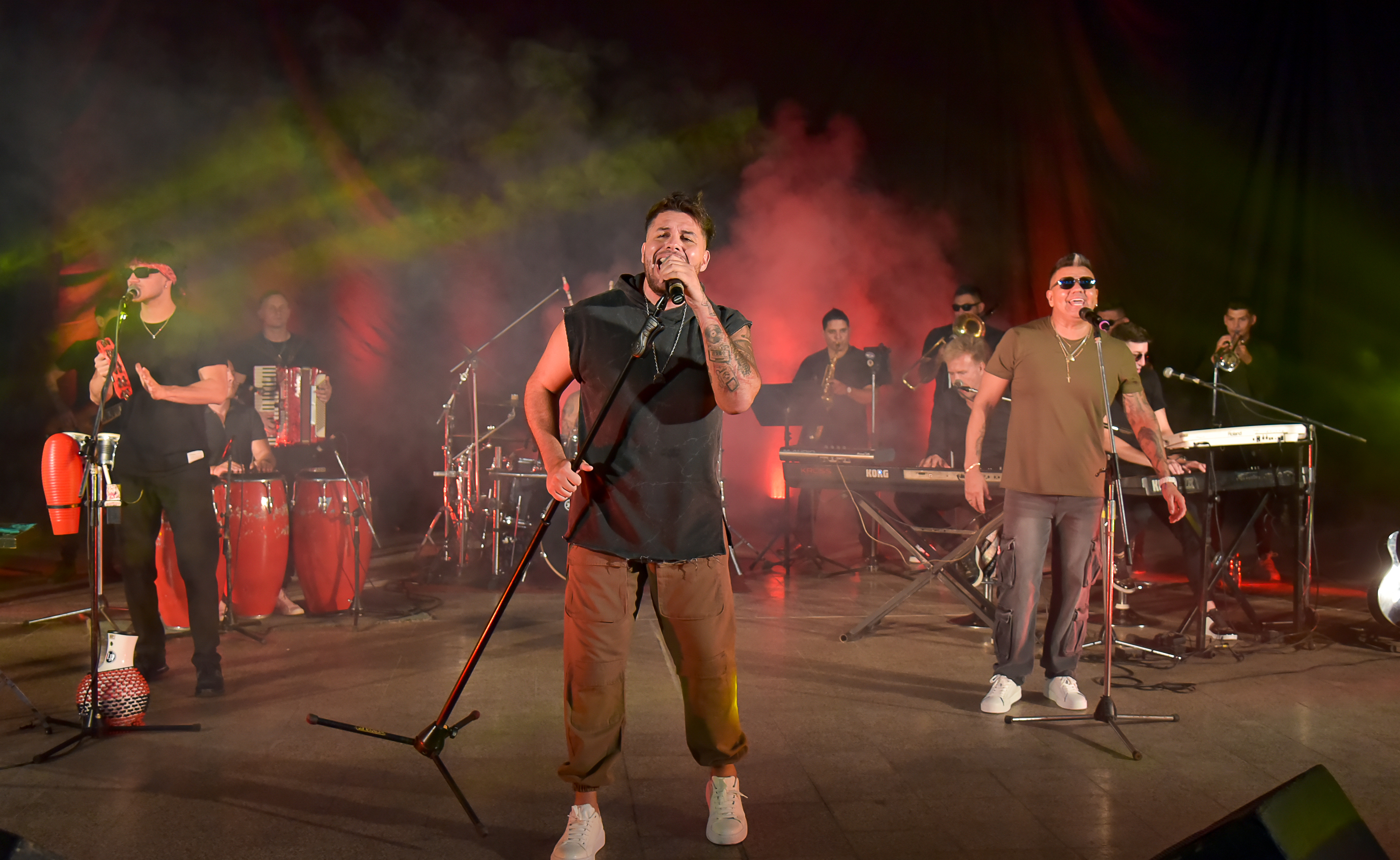 Una imagen de la sesión con la que la banda grabó en vivo las canciones de "Carajo". A la izquierda se lo ve a Lorenzo, hijo de Tuta y vocalista debutante en el disco. (Prensa Sabroso).