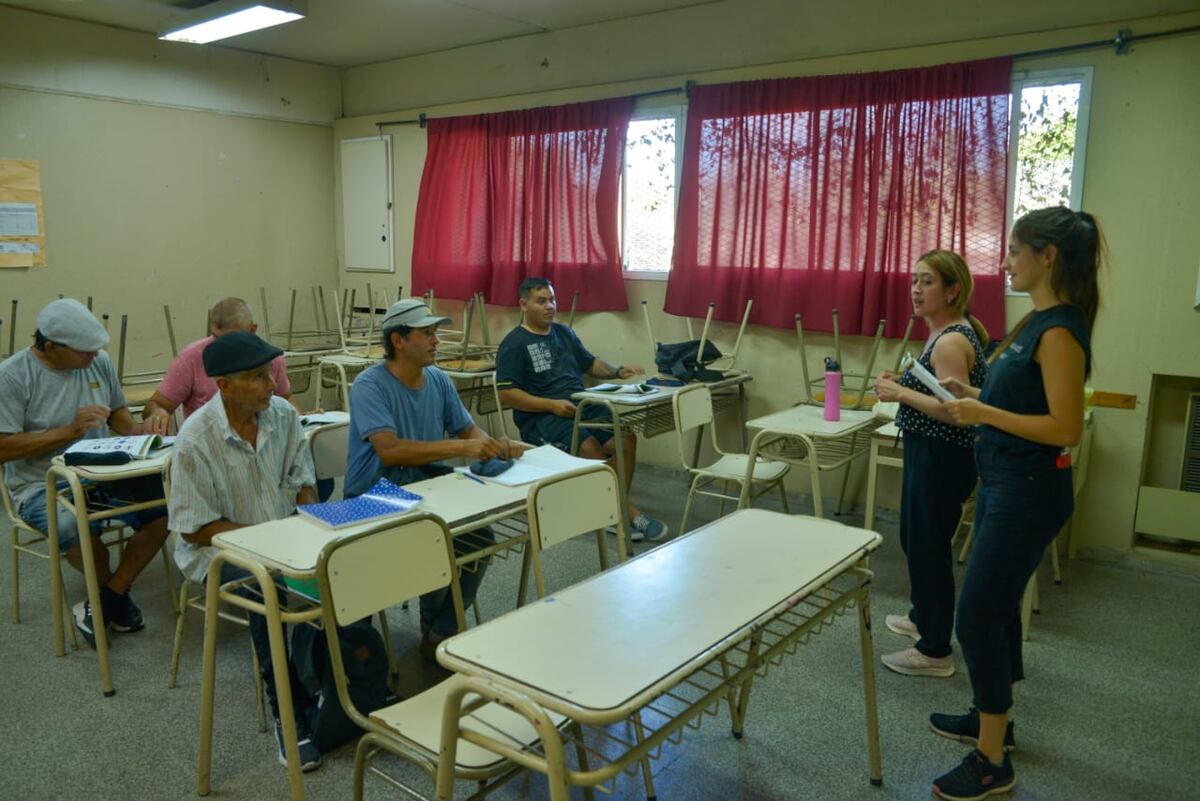 En Córdoba, carreros inician proceso de alfabetización y capacitación en oficios. (Municipalidad).