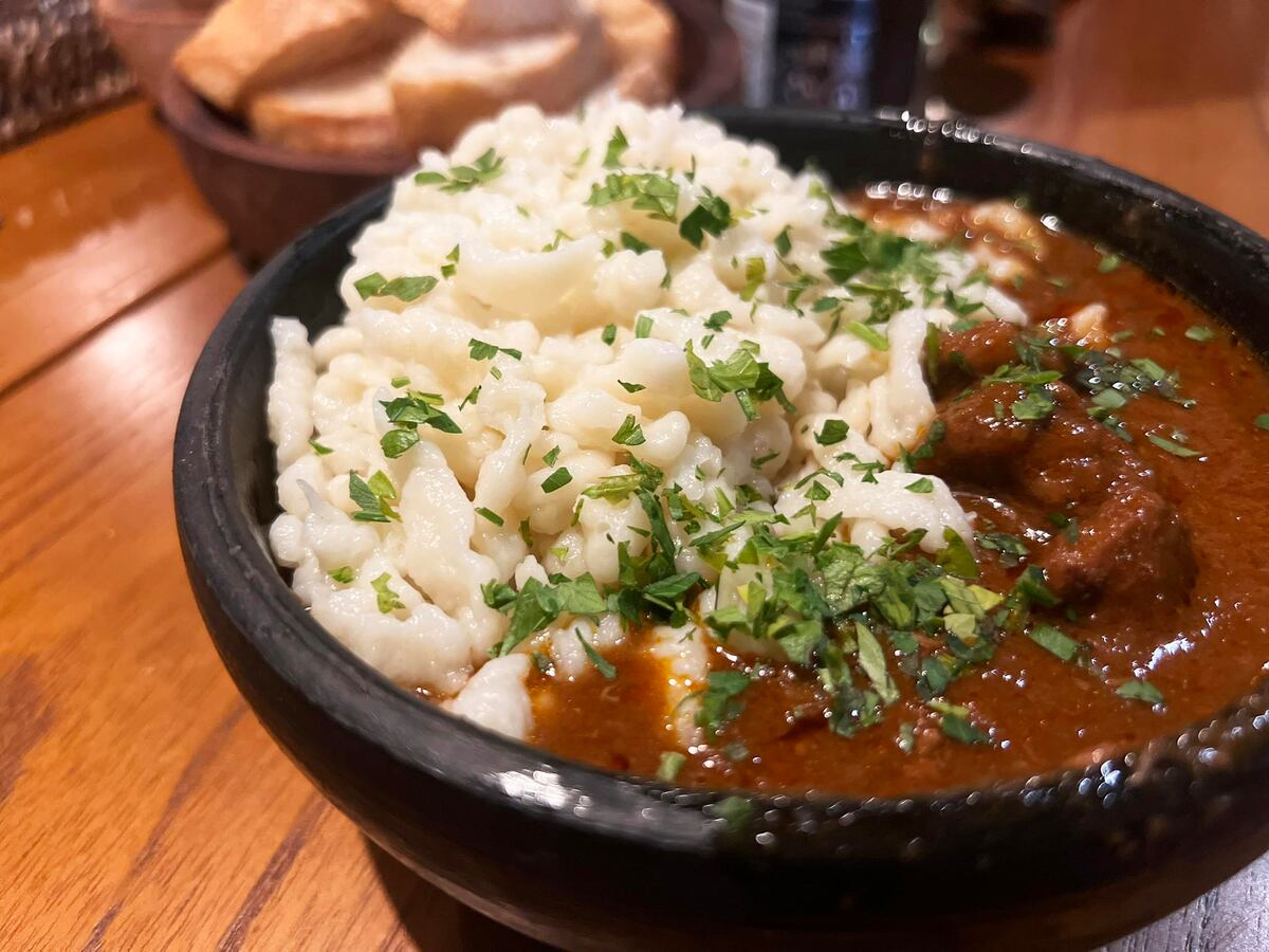 Goulash, un clásico que no falla en Al Bosque (La Voz).