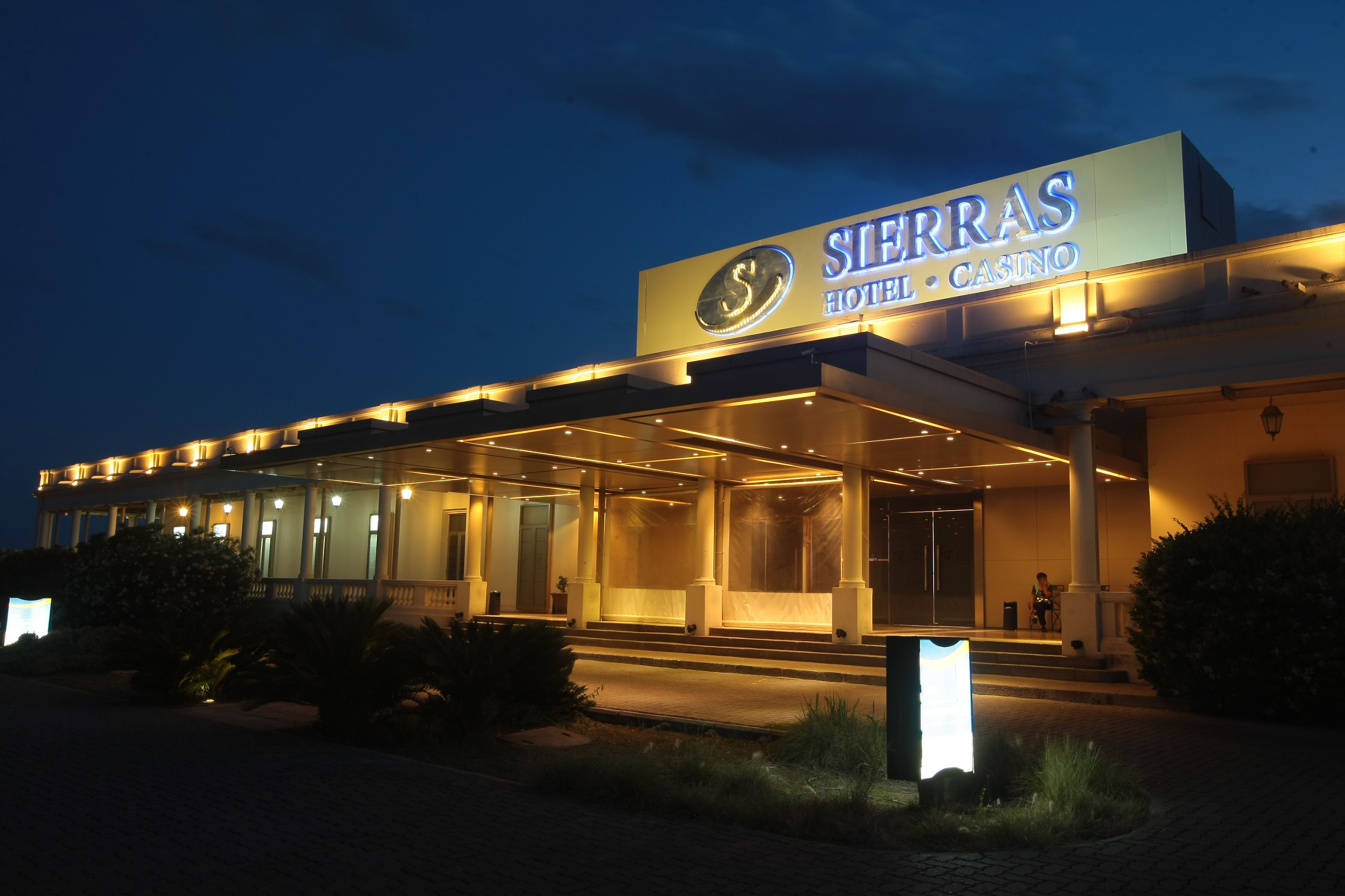 El Sierras Hotel, hoy en Alta Gracia. Fue inaugurado en un lejano 1908. Los turistas, entonces, llegaban con las recién tendidas vías ferroviarias (La Voz/Archivo) 