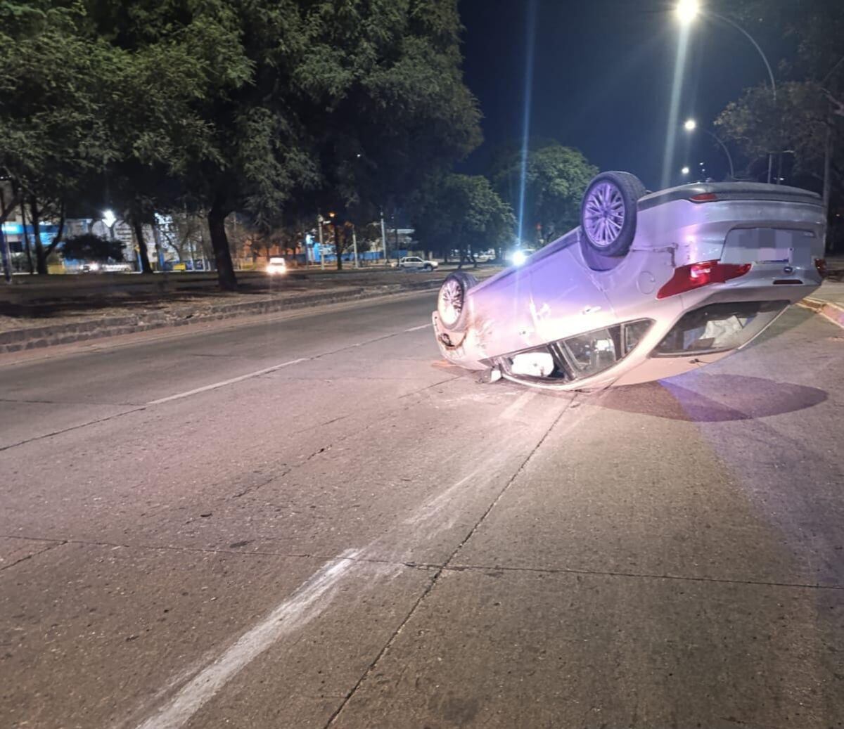 Vuelco en Ciudad Universitaria. (Policía)