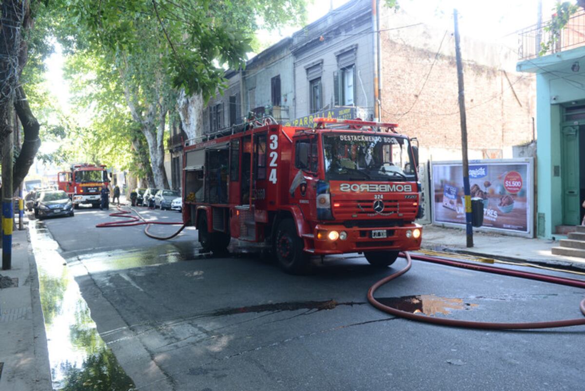 La Boca: cuatro heridos tras el incendio de un conventillo a una cuadra de La Bombonera (Gentileza: Luciano Thieberger)