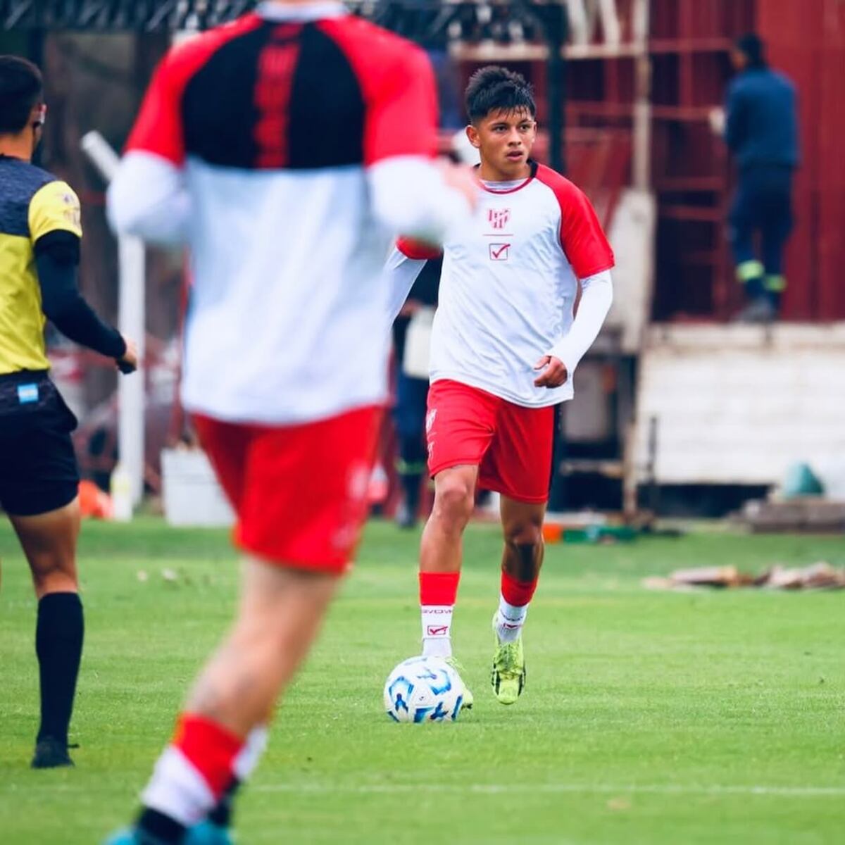 Tomás Peralta en Instituto, seguido de cerca por Oldrá. (Prensa IACC):