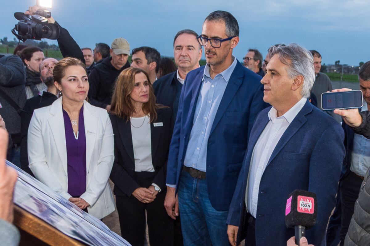 El gobernador Martín Llaryora, la rectora Julia Oliva Cúneo, y el intendente local, Sebastián Demarchi, supervisaron el avance de obra del edificio que albergará a la sede regional de la UPC en esta ciudad del departamento San Justo.