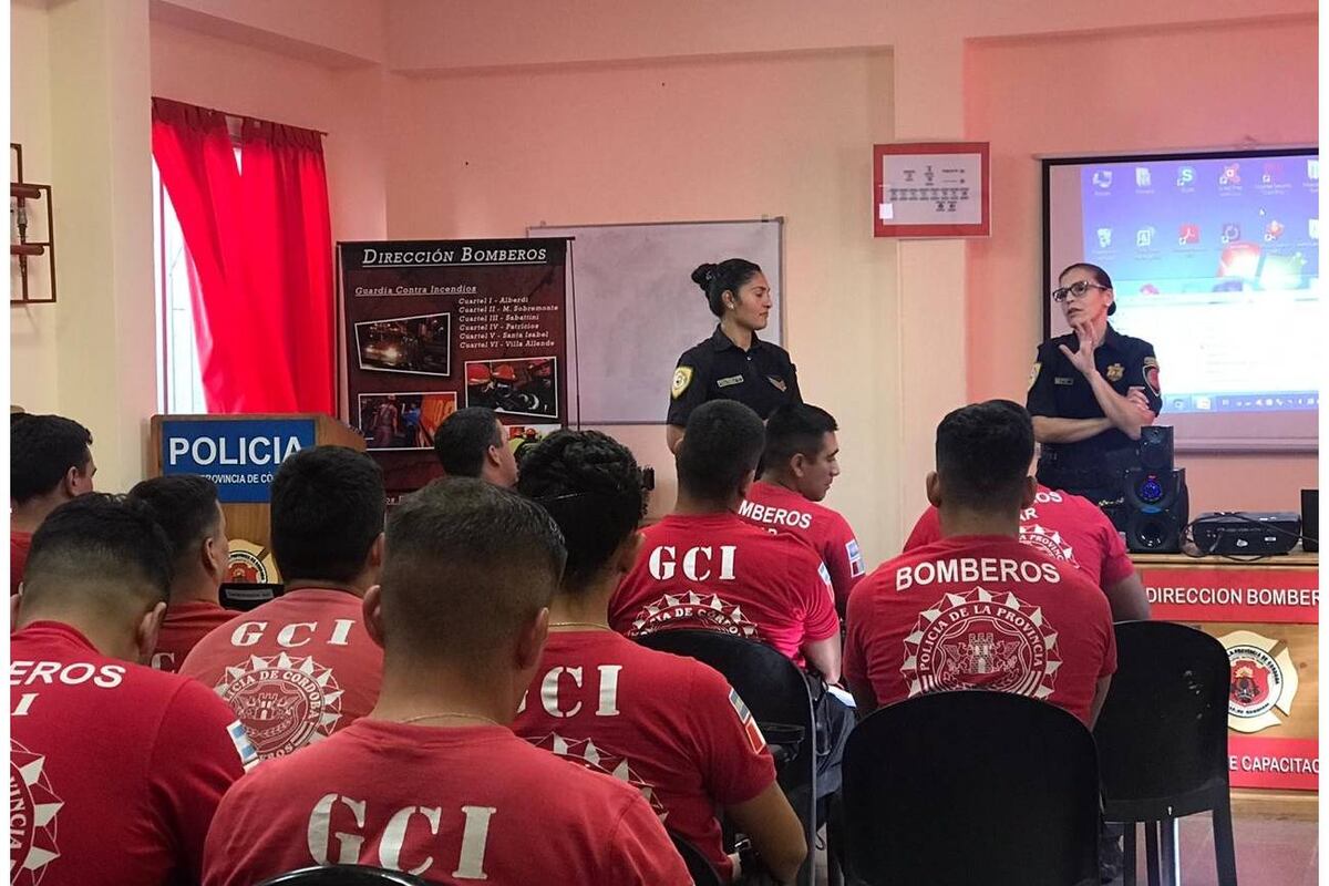 Capacitación de los Bomberos de la Provincia: guardia contra incendios