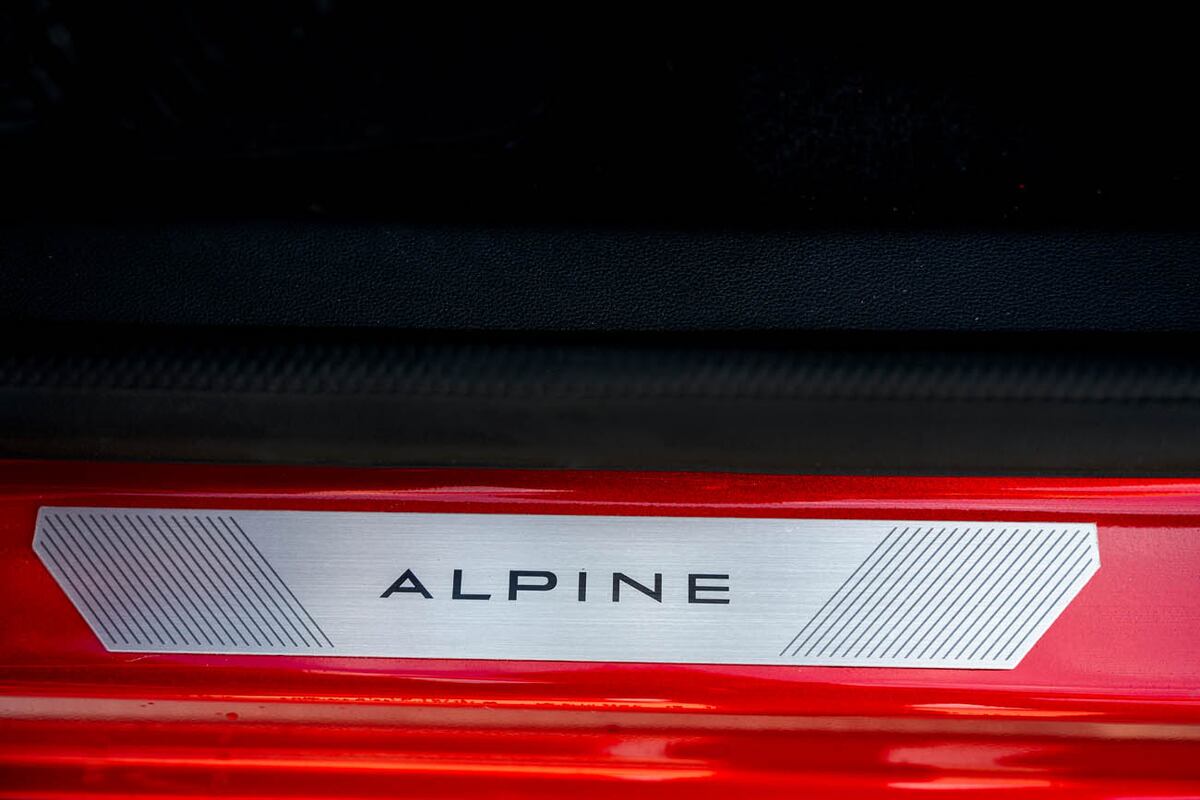 Esprit Alpine es la denominación que ahora usa Renault para sus vehículos de inspiración deportiva, derivado de su equipo de Fórmula 1 donde está fichado Franco Colapinto.