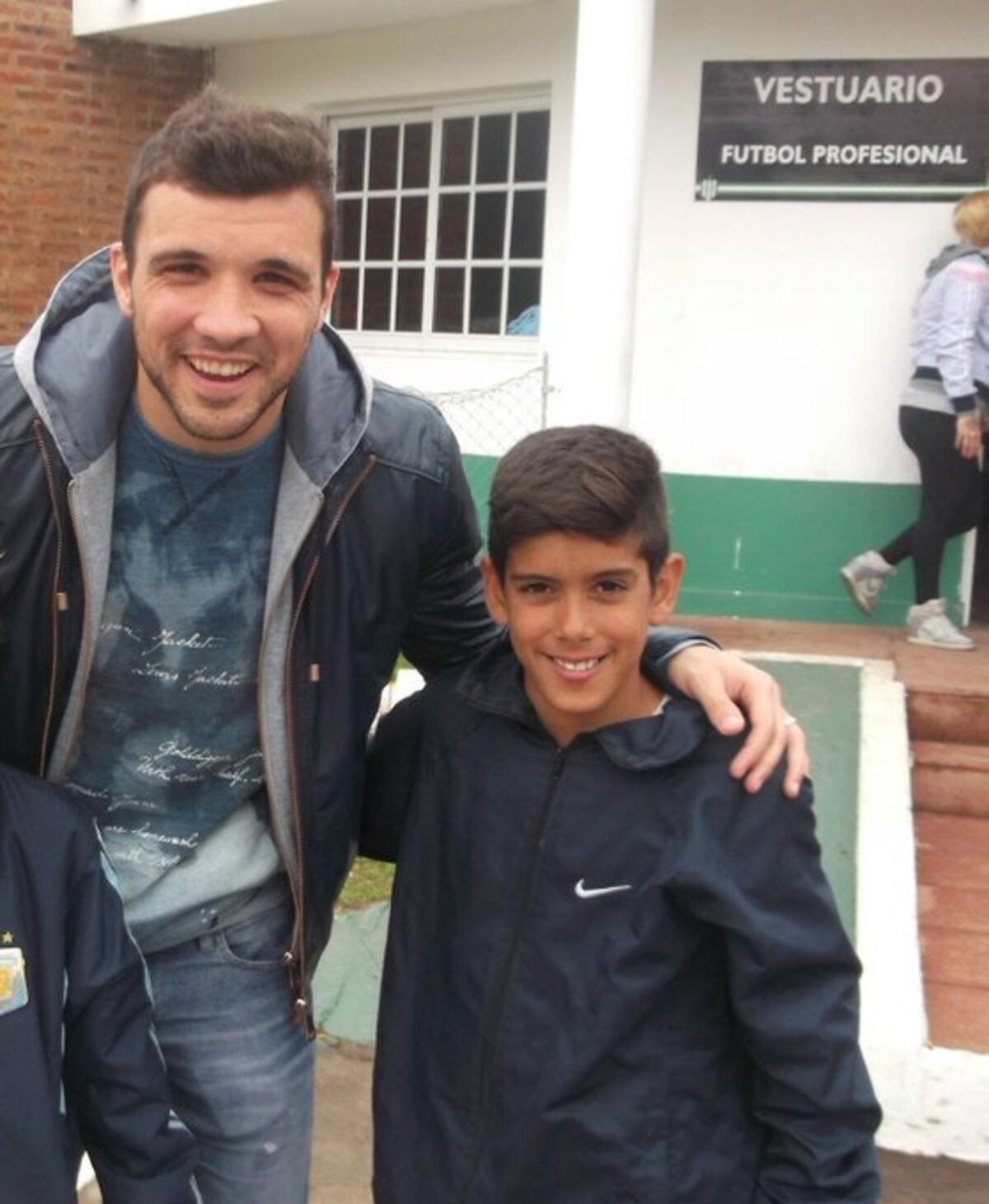 Tomás Nasif, de niño, en su prueba en Banfield. (Gentileza).