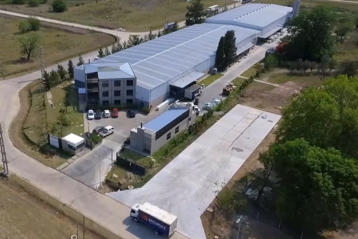 La planta de Anclaflex ubicada en el Polo Industrial General Rodríguez (Don Juan Lumbreras N°2201 – RP24, Buenos Aires).