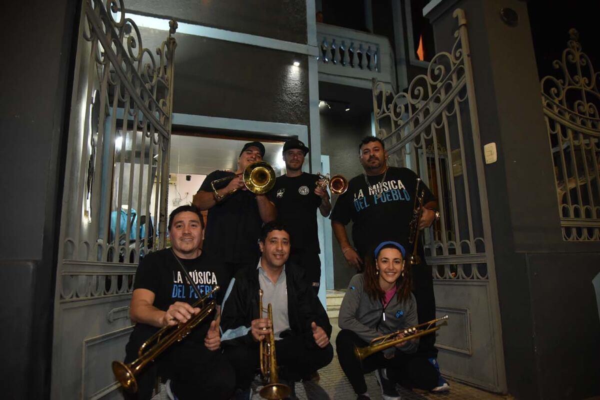 Los vientos de Belgrano: quiénes son las personas que le ponen música a la tribuna. Además dan clases (Facundo Luque / La Voz)