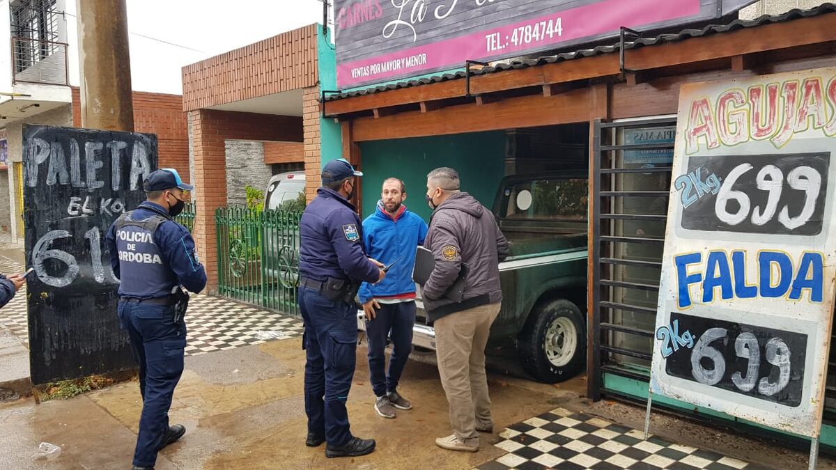 Asalto en carnicería de Villa Azalaiz. (Nicolás Bravo)