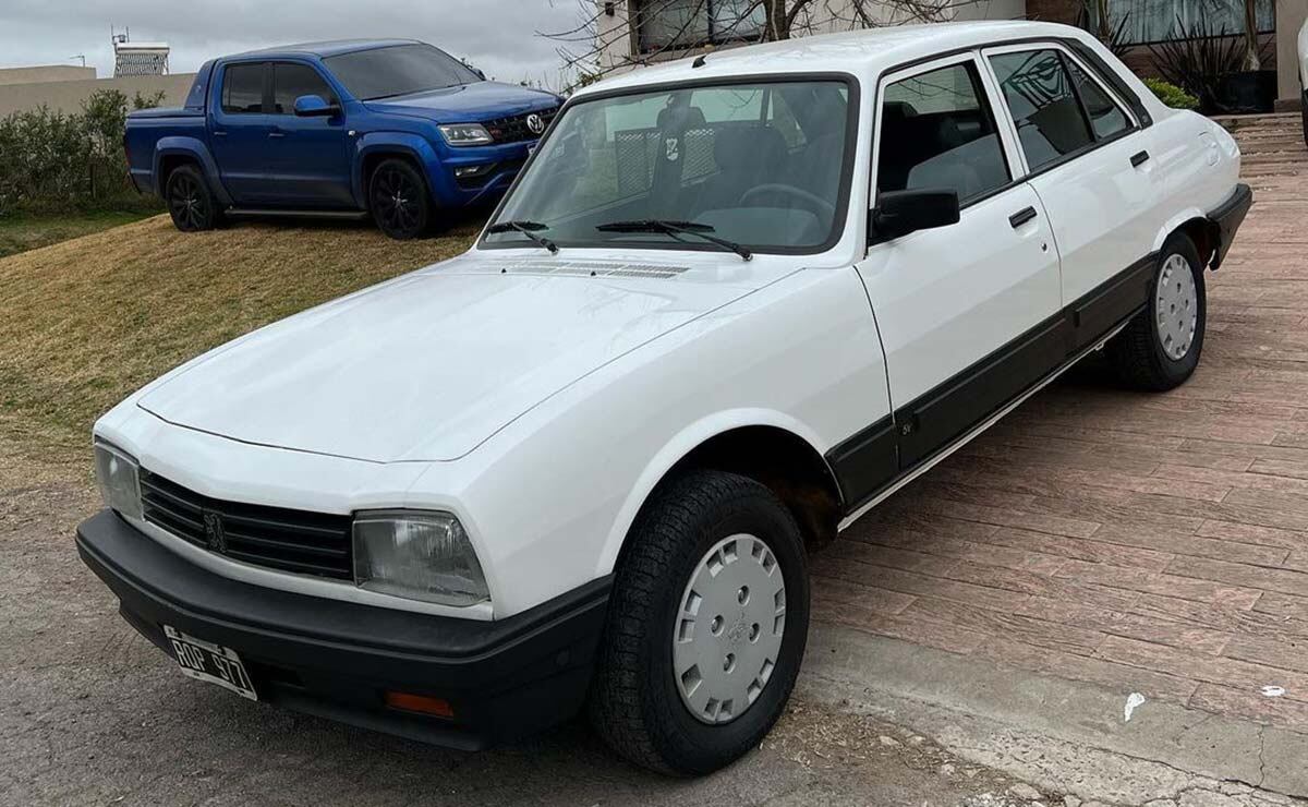 Una joya, el Peugeot 504 que tiene el kilometraje como si estuviera recién salido de la concesionaria. (Autotest)