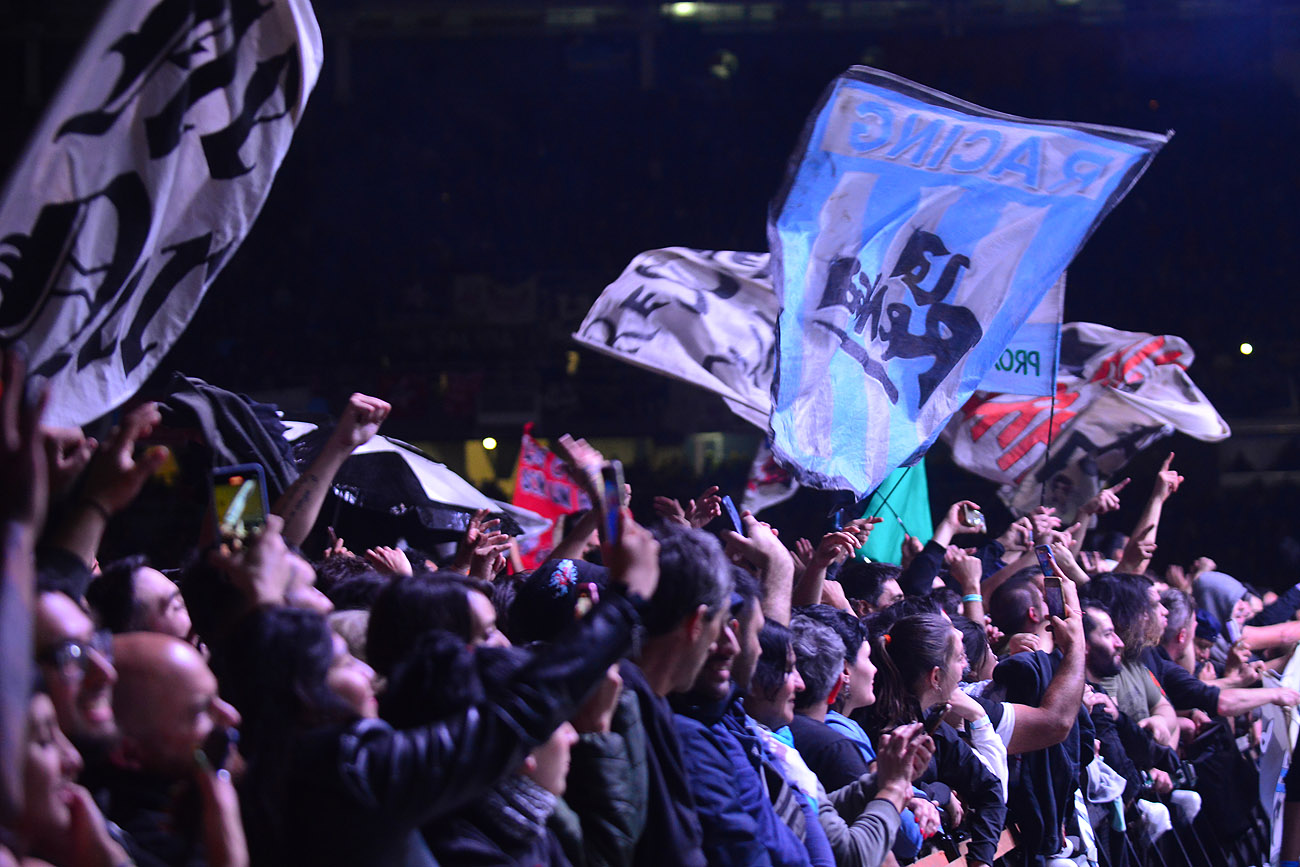 Más de 45 mil personas coparon el estadio Kempes. (Nicolás Bravo / La Voz)