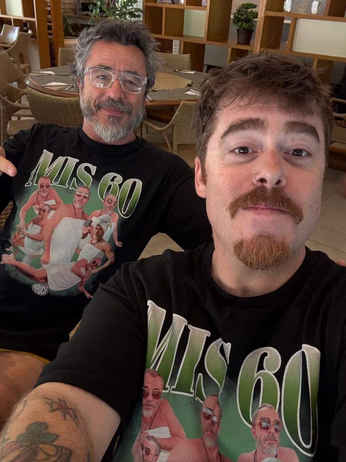Migue Granados junto a su padre, Pablo, en el festejo de los 60 años del humorista. (Foto: Instagram)