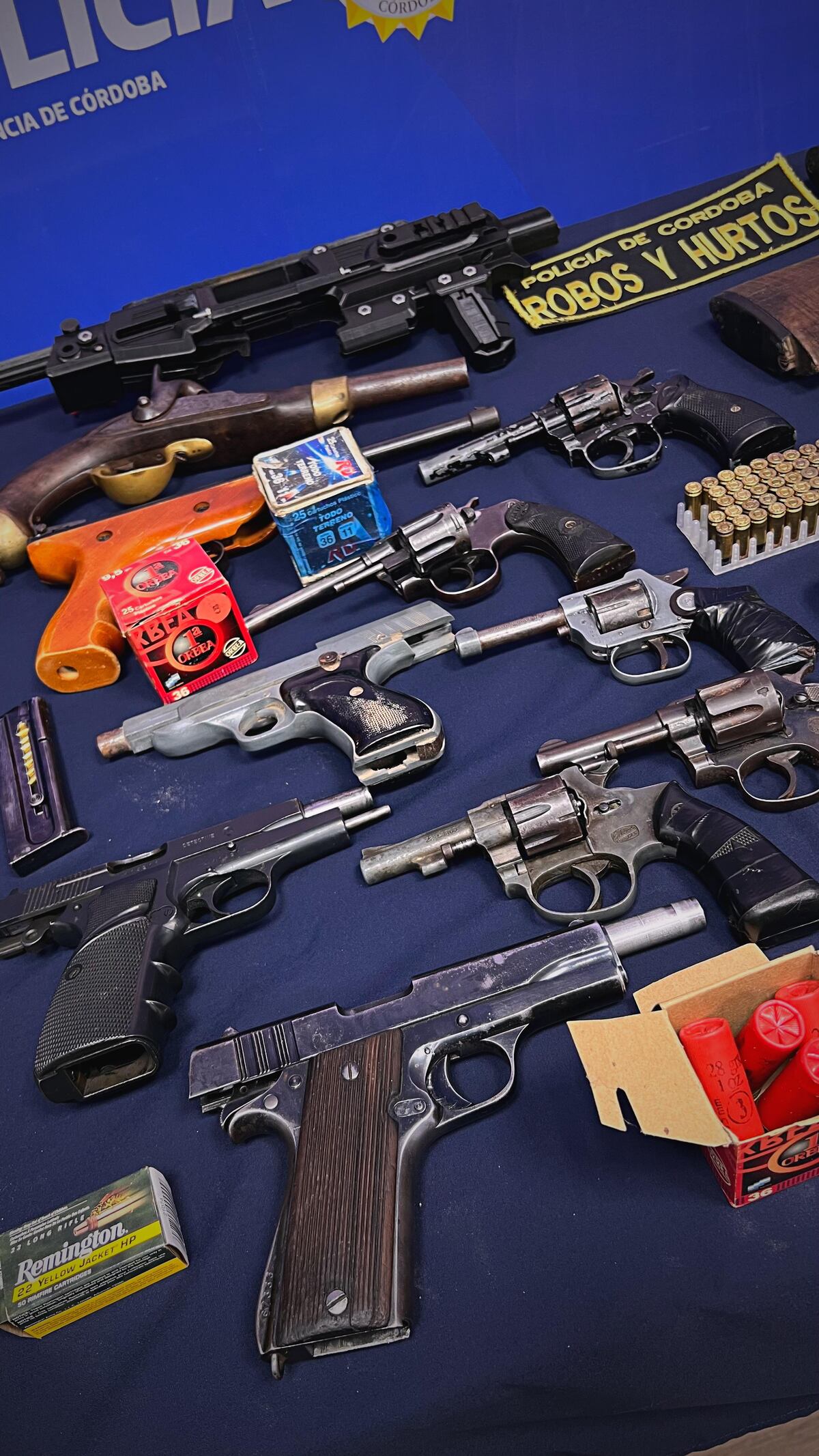 Una banda que vendía armas por WhatsApp fue desarticulada en Córdoba. (Policía)