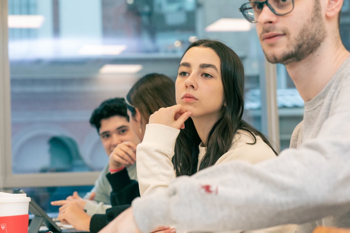 La Ucema lanza su nueva carrera en Ingeniería en Inteligencia Artificial.