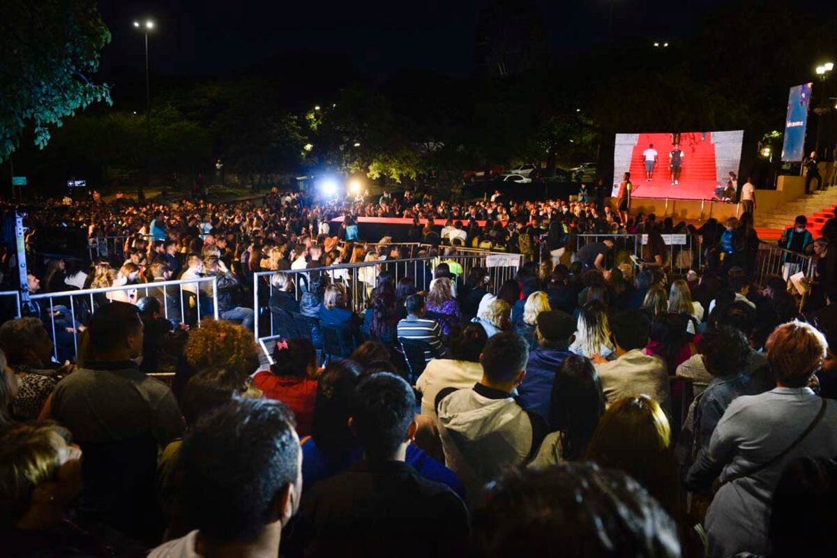 Desfile Real en las escalinatas del Parque Sarmiento (Facundo Luque)