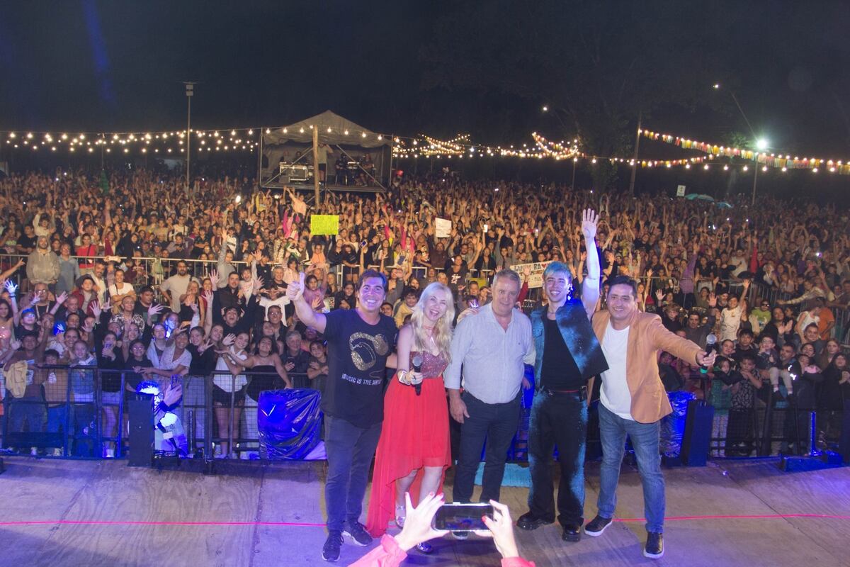 Shows de carnaval en Santa Rosa de Calamuchita. Luck-Ra fue una de las figuras. Alta concurrencia este fin de semana.