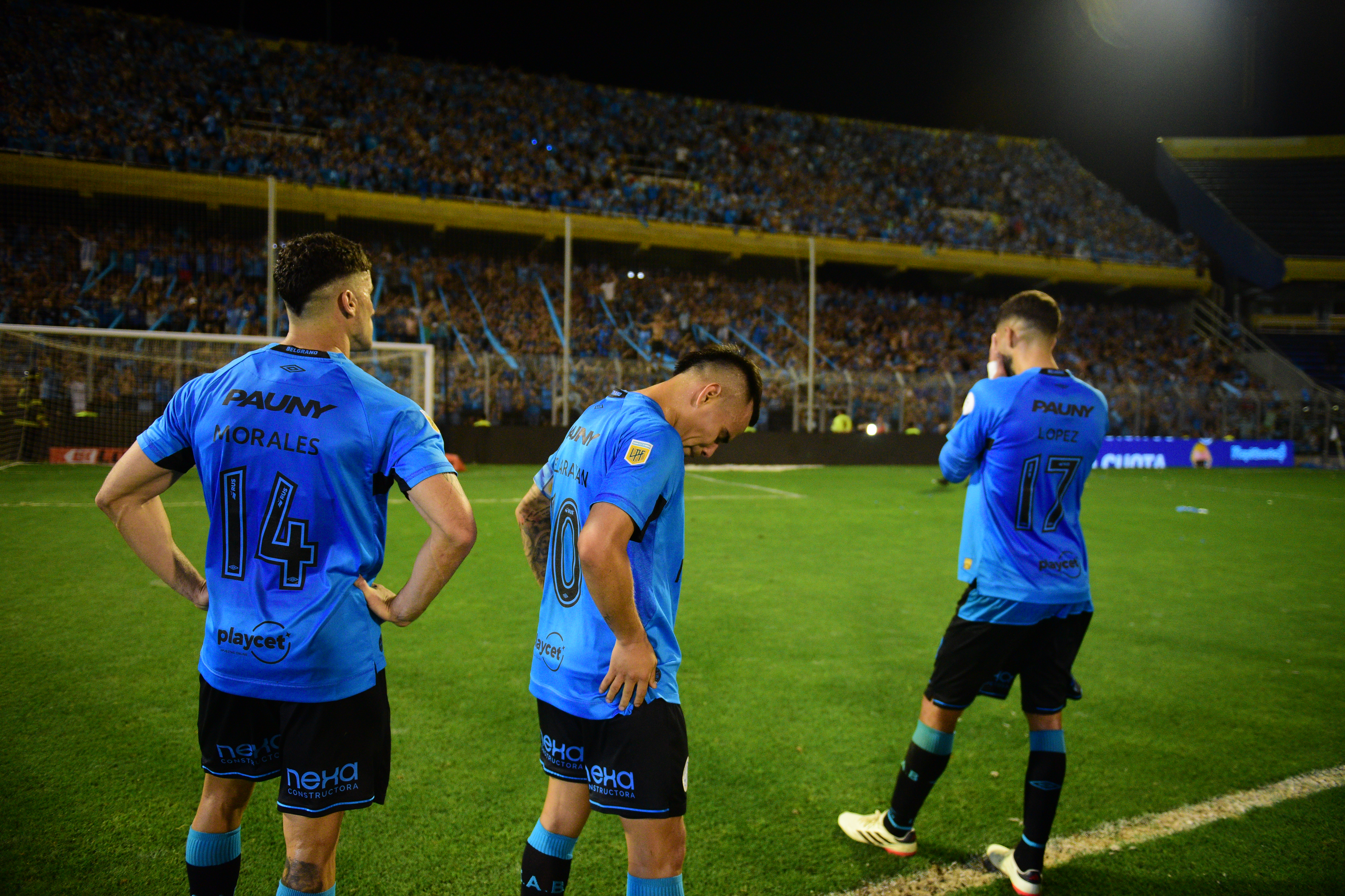 Belgrano eliminado de Copa Argentina 2025 en Rosario al perder 2 - 1 ante Argentinos Juniors. (José Gabriel Hernández / La Voz).