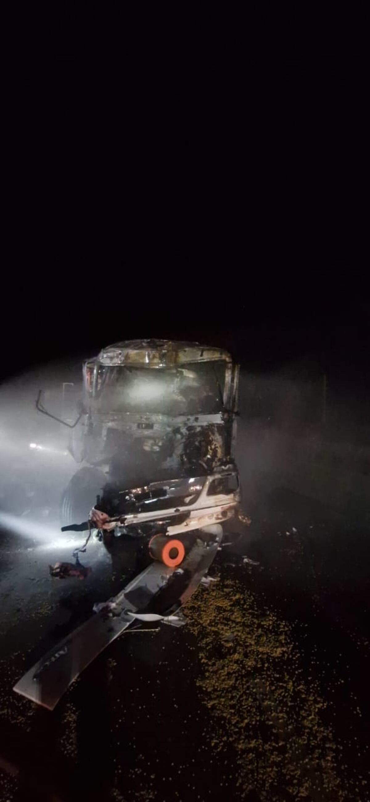 Choque e incendio. (Policía)