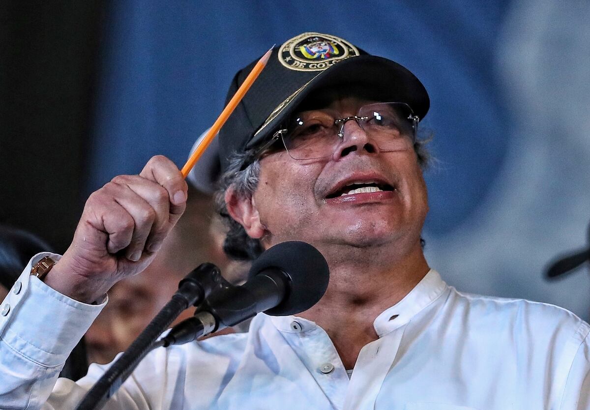 El presidente de Colombia, Gustavo Petro, en su intervención en un acto para reunir apoyo de cara a su consulta popular sobre la reforma laboral, en Cali, Colombia, el miércoles 11 de junio de 2025. (AP Foto/Santiago Saldarriaga)