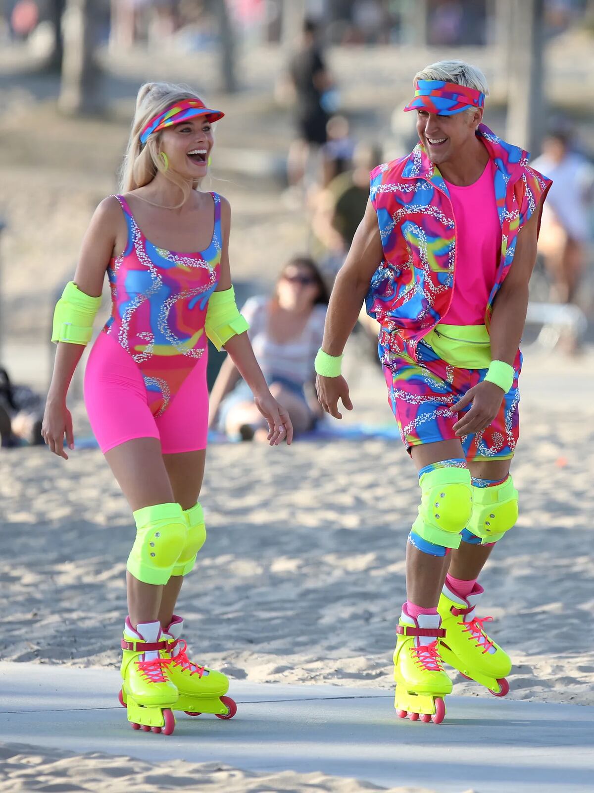 Ryan Gosling y Margot Robbie en las filmaciones de "Barbie" (Foto: Warner Bross)