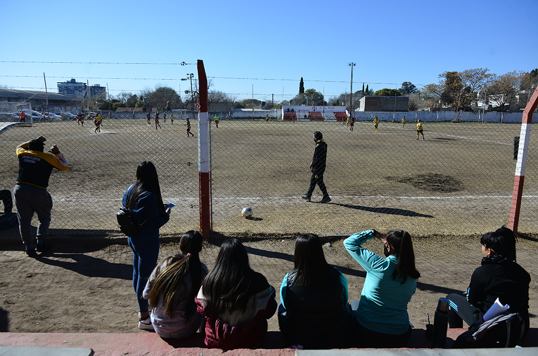 La vuelta del fútbol femenino en Córdoba. (José Gabriel Hernández)