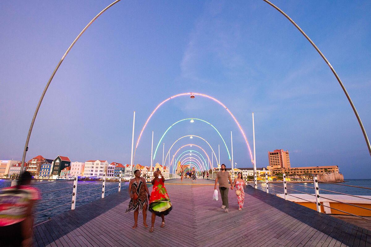 Puente Emma: conecta con el barrio histórico y es otra de las postales clásicas. Foto: Mario Cherrutti