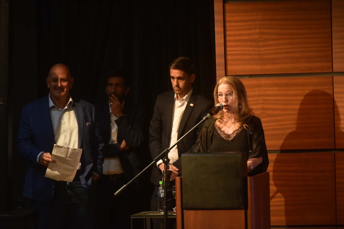 Gabriela Piancatelli, titular de Cecin; rodeada por Pablo Didier, presidente de MLS, Pedro Cámara Correa, titular de Cacic y Lucas Péndola, presidente del CPI. (Facundo Luque/ La Voz)
