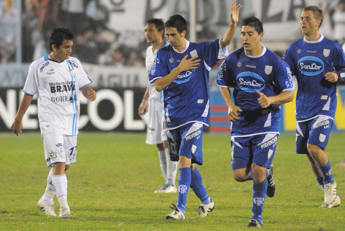 Castro no gritó este gol para Atlético de Rafaela en 2011 por su pasado en Atlético de Tucumán. (Foto: Archivo / Télam)