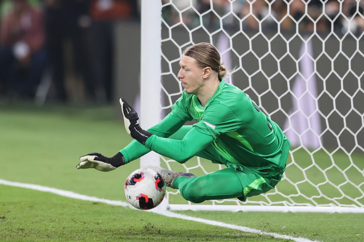 Quién es Matvéi Safónov, el arquero que atajó 4 penales para que PSG sea campeón de la Copa Intercontinental vs. Flamengo. (AP)