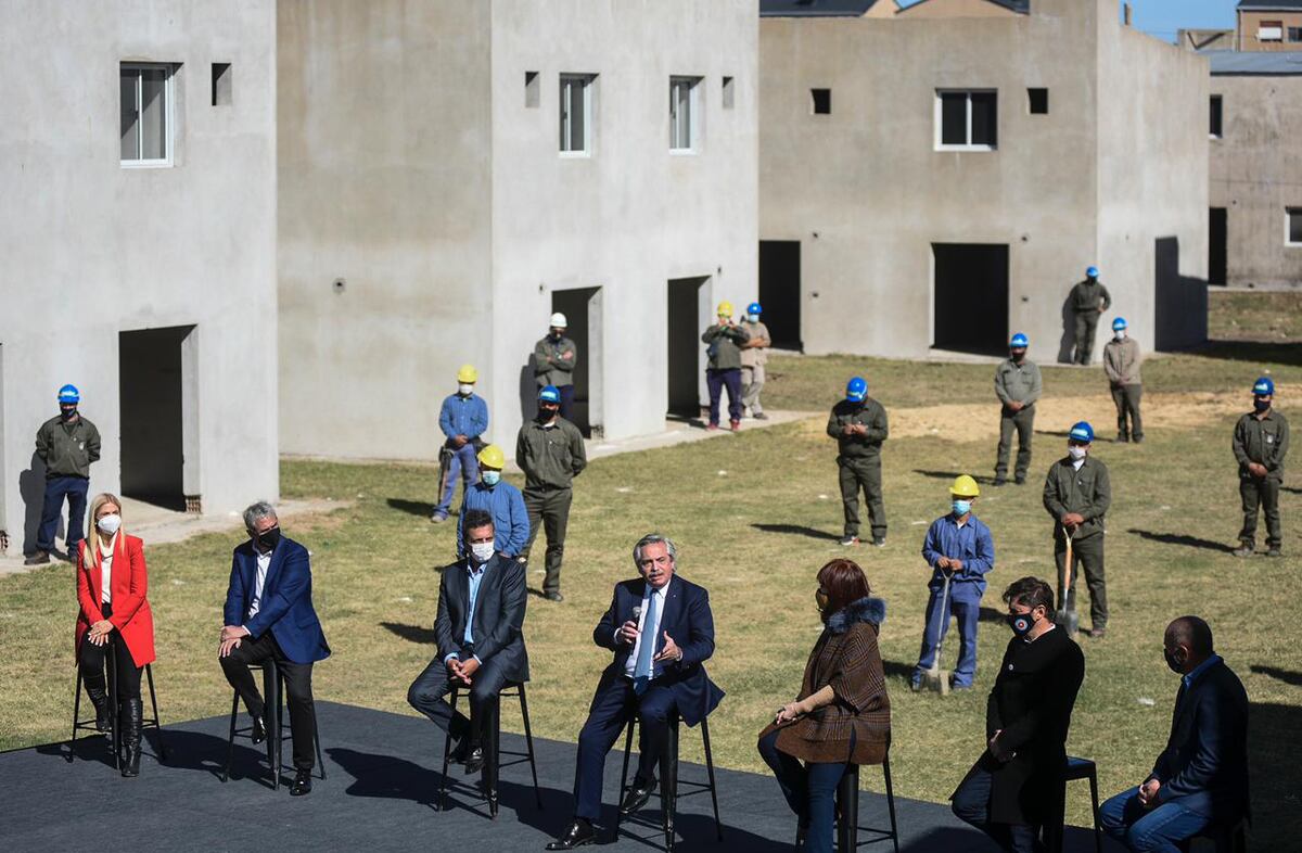 Alberto Fernandez
Sergio massa
Axel Kicillof
Ferraresi
Mario Secco
Cristina Fernandez de Kirchner durante un acto en Ensenada Foto Prensa Presidencia