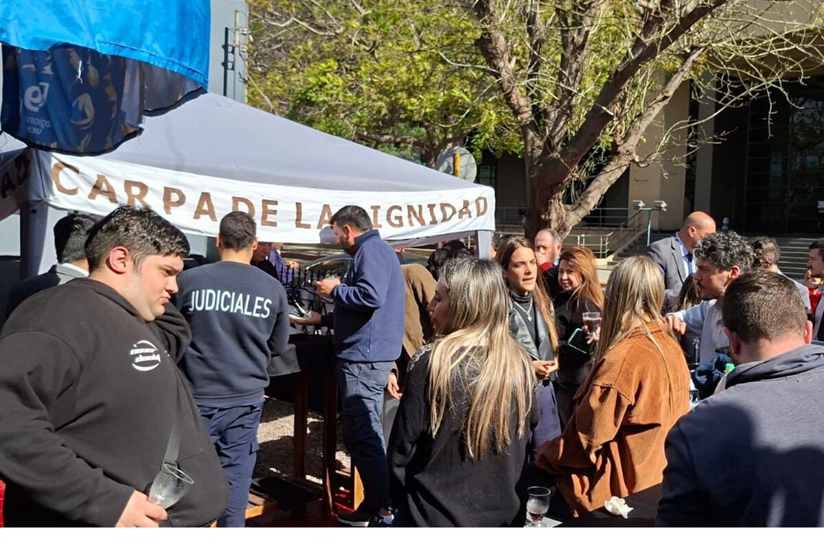 Protesta de empleados de la Justicia Federal de Córdoba contra el nombramiento de una funcionaria "paracaidista". (Gentileza)