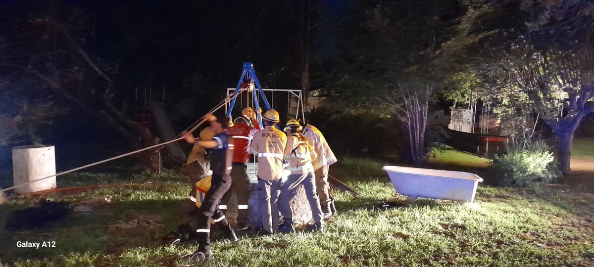 Rescate de padre e hija en el aljibe en Cosquín. (Bomberos)