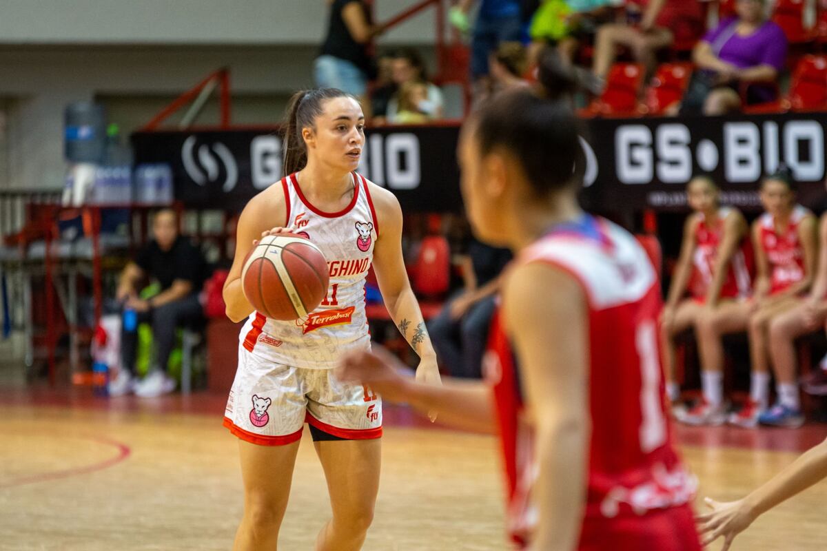 El gran momento del básquet femenino de Ameghino. (Gentileza Ameghino).