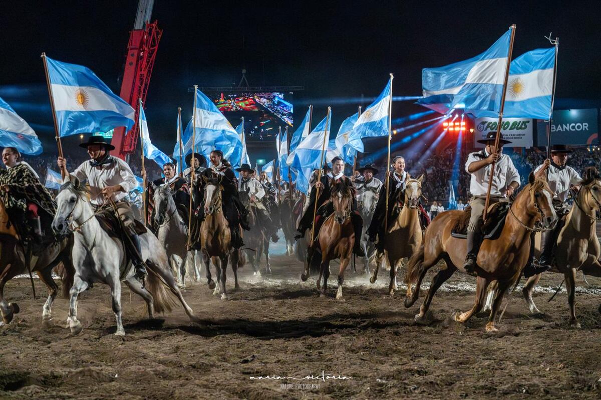 Herencia Criolla mezcla las danzas folklóricas tradicionales con las destrezas ecuestres. (Gentileza Herencia Criolla)