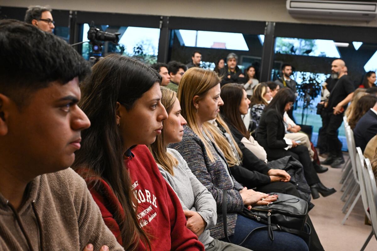La convocatoria invita a estudiantes y a docentes de escuelas secundarias técnicas y orientadas, de gestión estatal o privada.