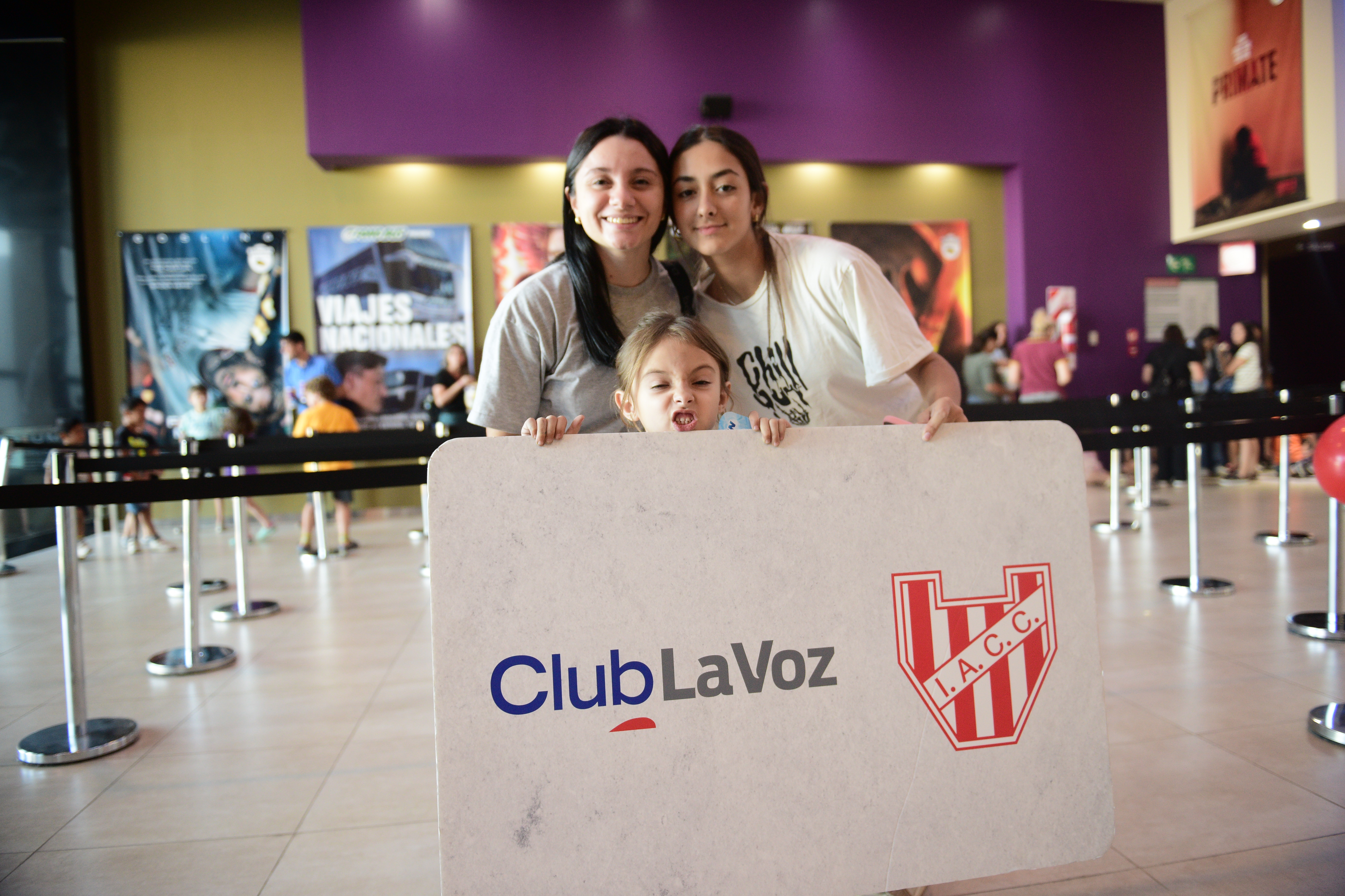 Hinchas de Instituto asistieron a un función de cine en los cines del Dino como parte de una acción de Club La Voz con socios. (Javier Ferreyra / La Voz)