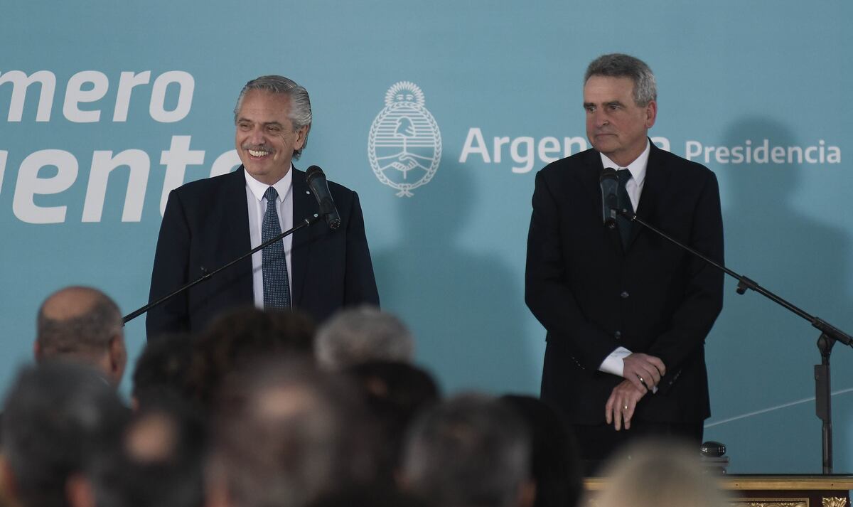 Agustín Rossi durante la jura con Alberto Fernández. Foto Federico Lopez Claro